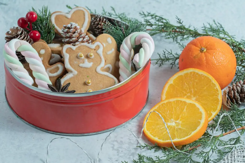 How many cookies in a Christmas cookie tin?